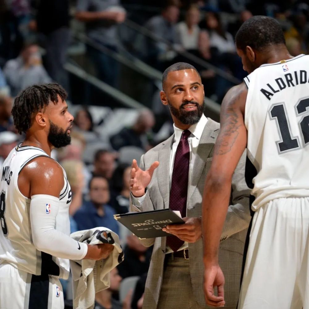 孔德保持着 孔德保持着