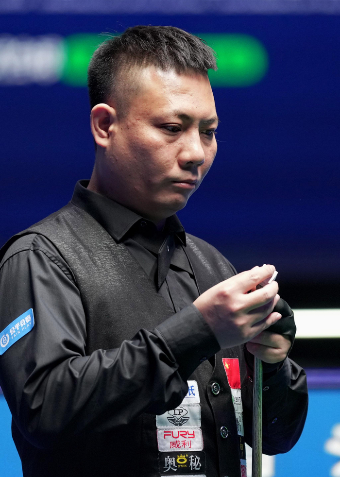 球场外的矛 球场外的矛